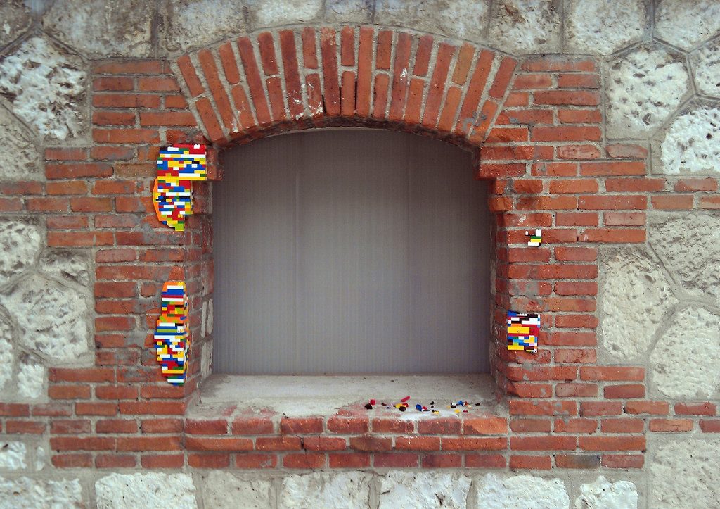 Lego Repair Matadero Madrid - img by Arne Hendriks - CC-BY